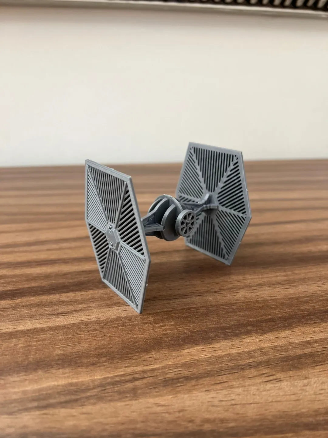 TIE Fighter Kit Armable – Star Wars