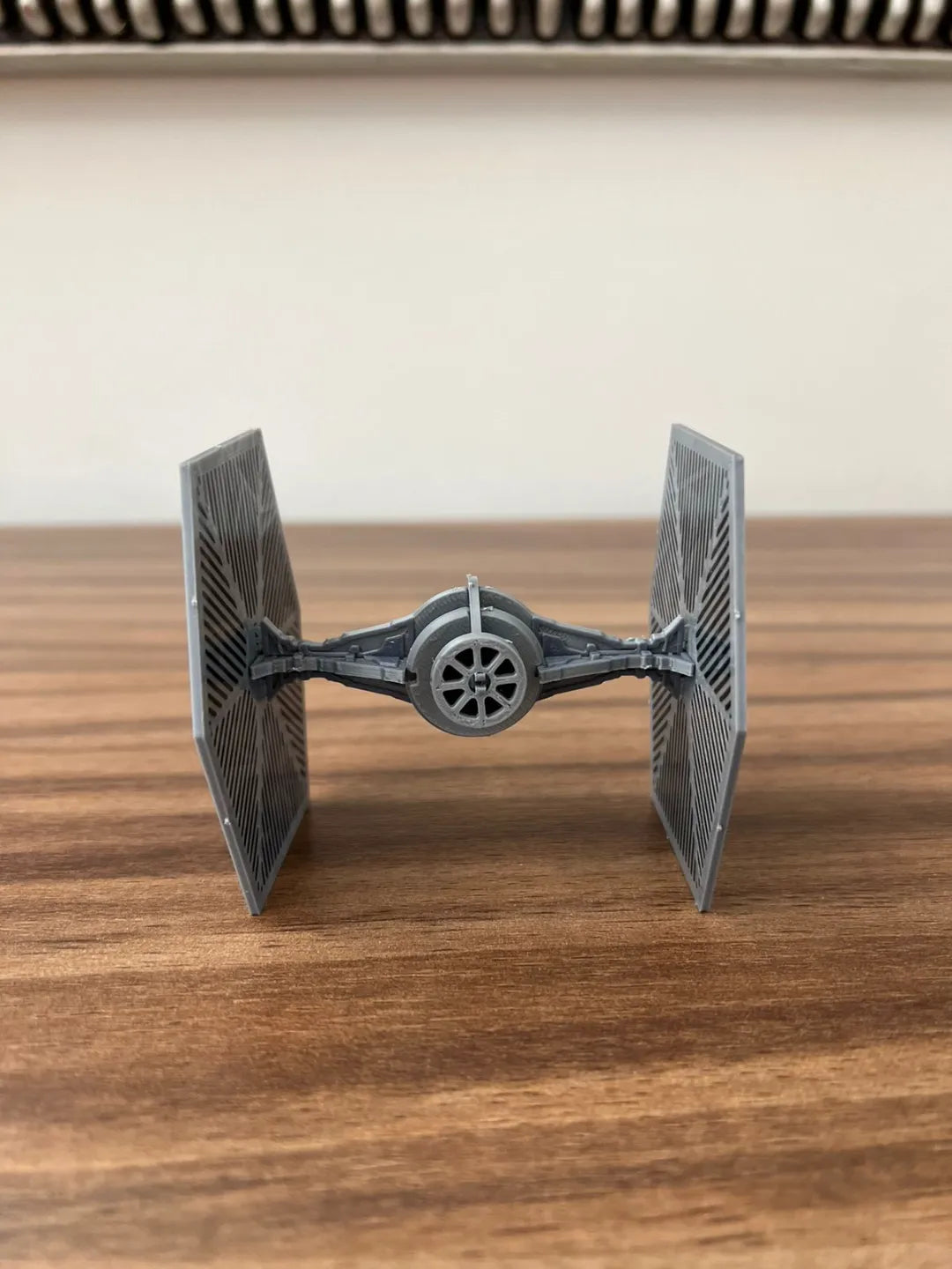 TIE Fighter Kit Armable – Star Wars