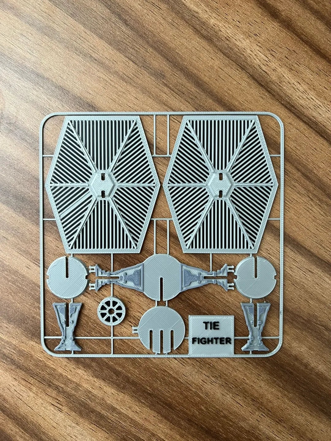 TIE Fighter Kit Armable – Star Wars