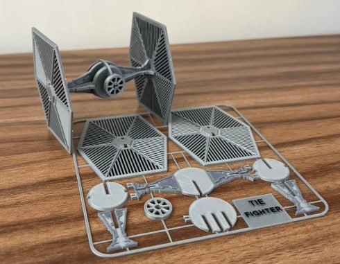 TIE Fighter Kit Armable – Star Wars
